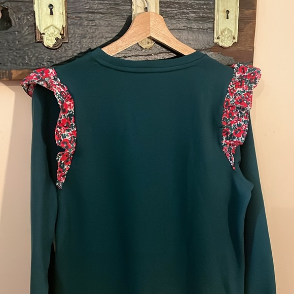 J. Crew Green Sweatshirt with Ruffle Sleeve Size Medium - Picture 14 of 16